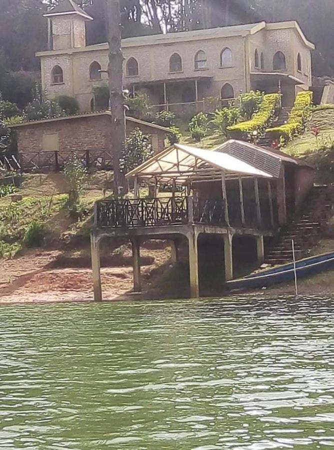 Le Chateau Du Lac De Mantasoa Екстер'єр фото